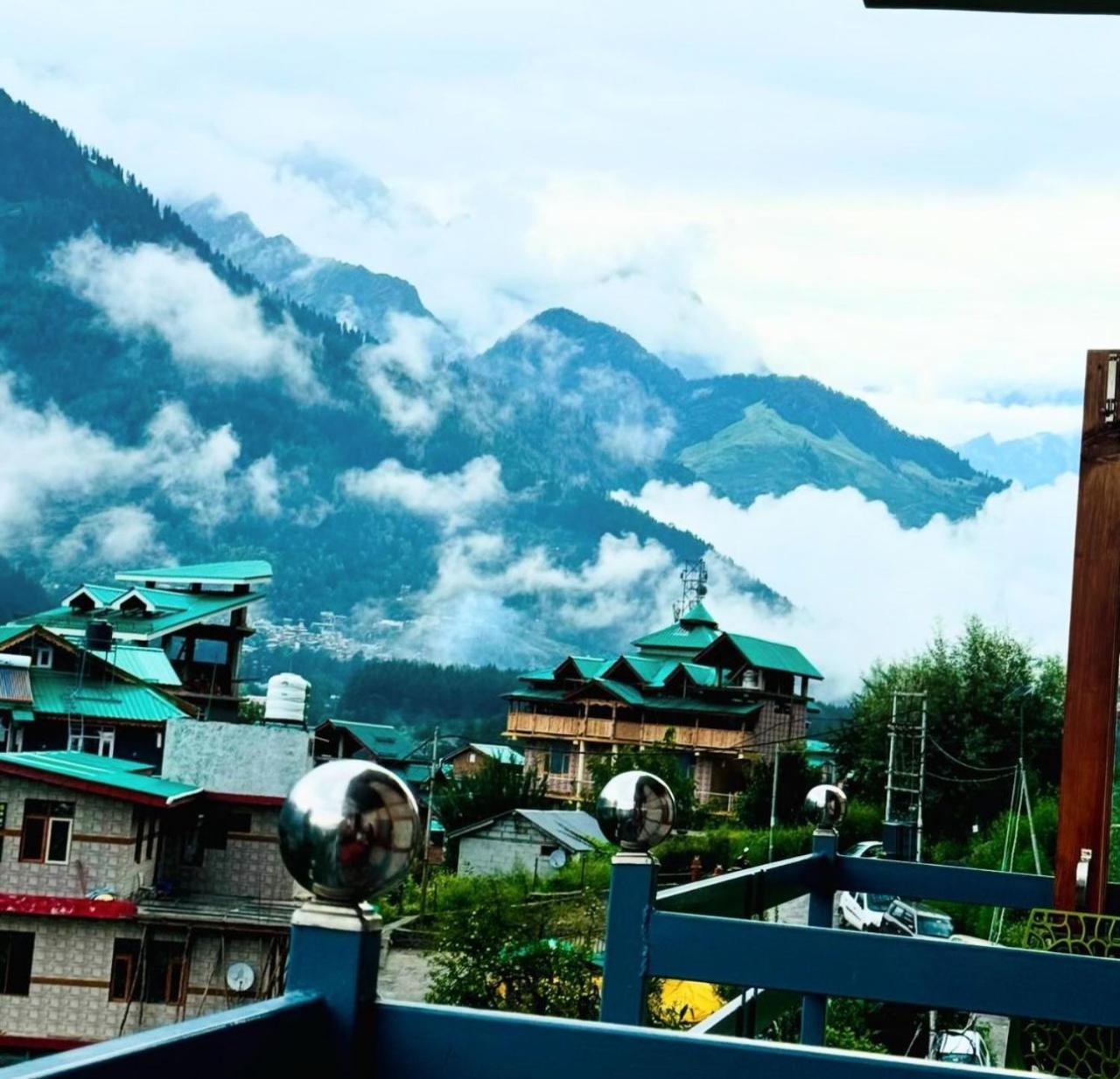 Hotel Himachal Heights Manāli Esterno foto